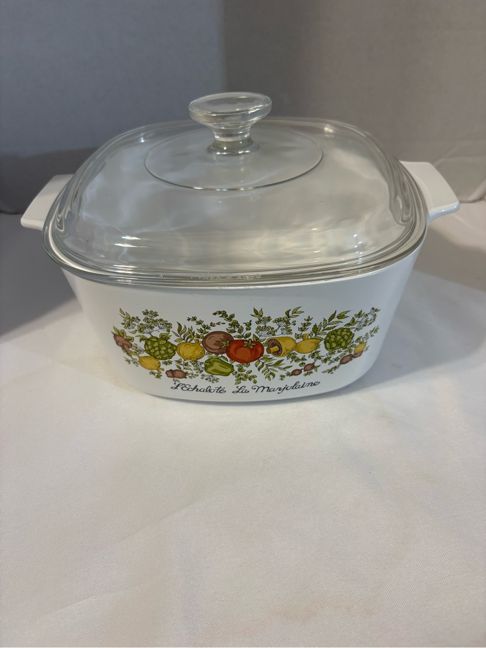 CorningWare casserole dish "L'Echalote La Marjolaine" vegetable design glass lid